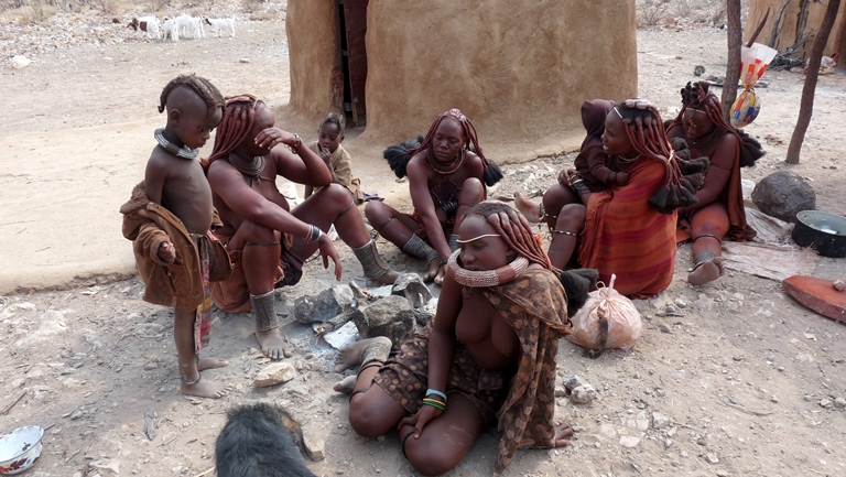 Himbafamilie ohne Männer